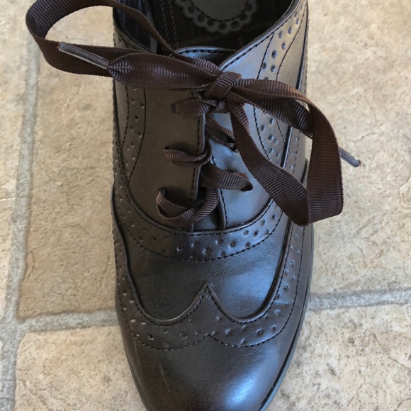 ‘Maurices’ brown high heel shoes - Picture 6 of 10